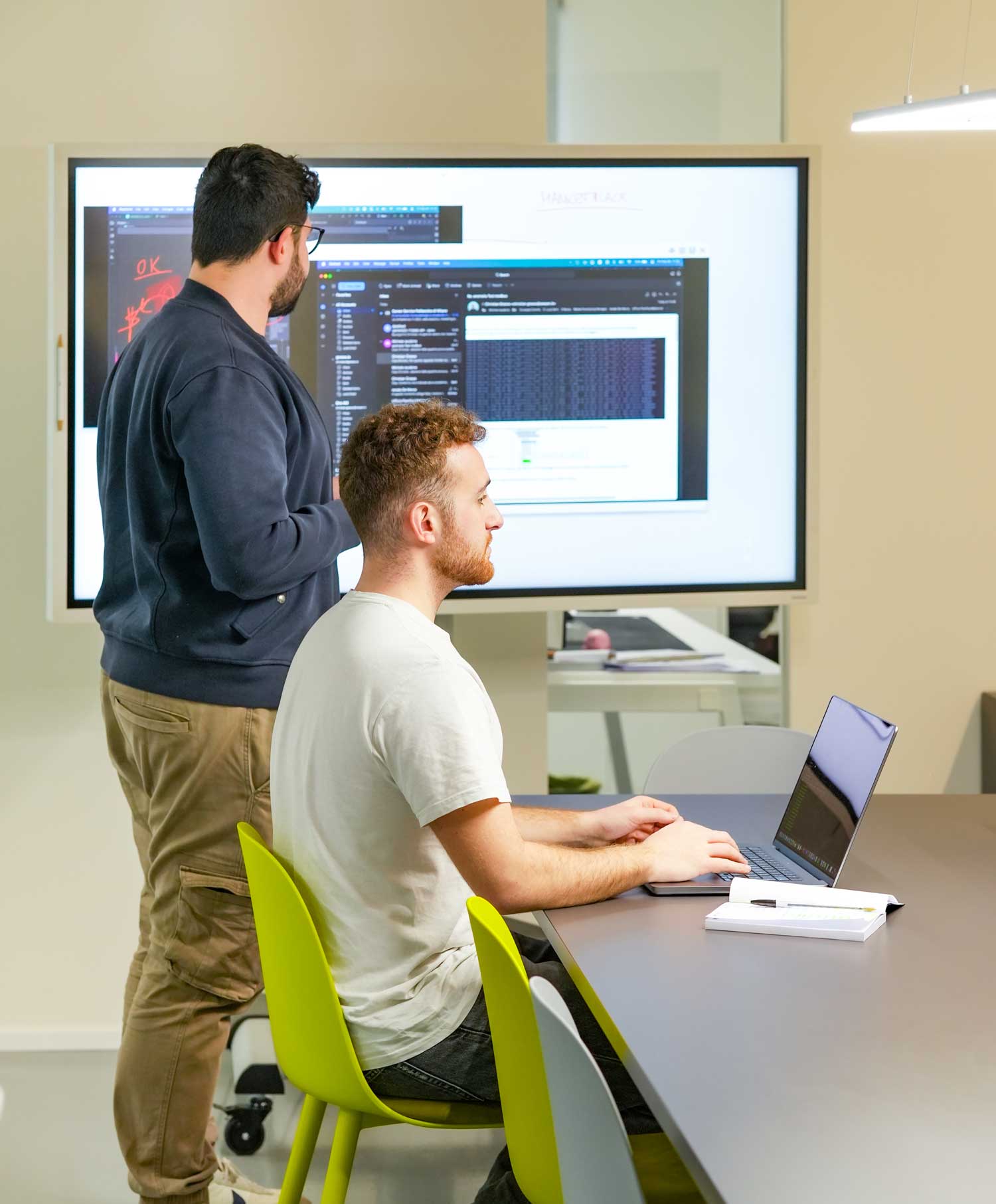 Bureau de Lecco One AM Bureau de Lecco One AM